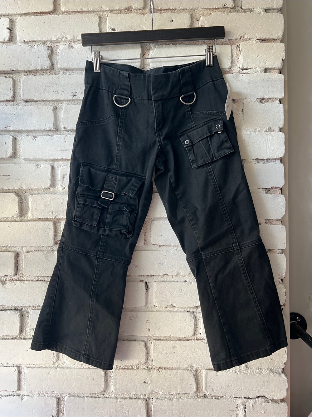 Black Utility Cargo Capris - Women